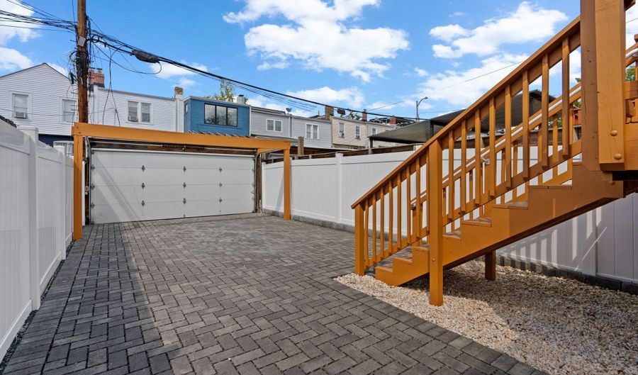 925 DECATUR St NW, Washington, DC 20011 - 4 Beds, 4 Bath