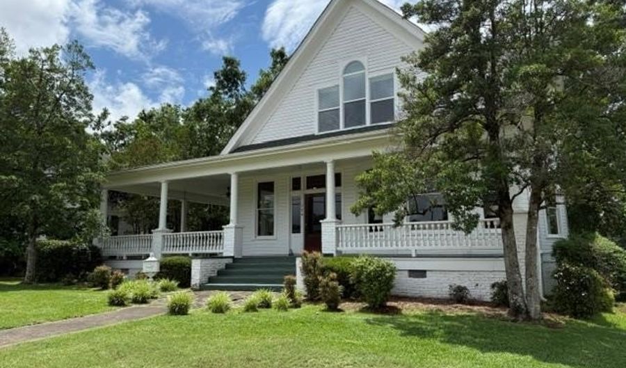 124 Eureka St, Batesville, MS 38606 - 5 Beds, 4 Bath