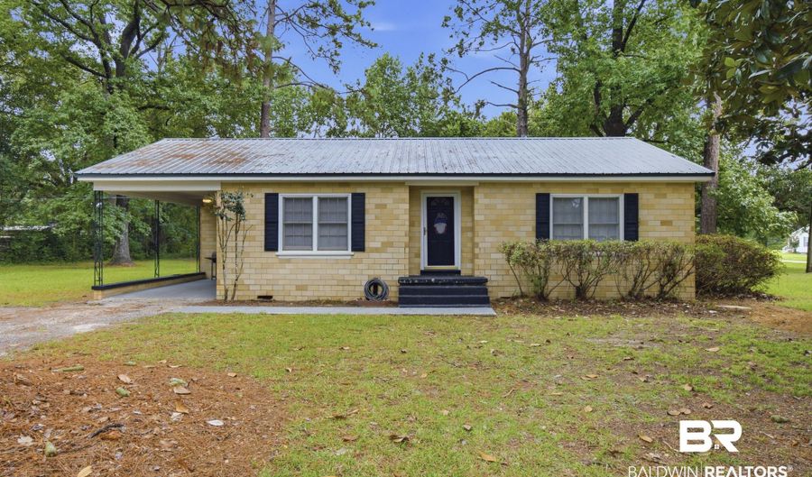 402 E 11th St, Bay Minette, AL 36507 - 3 Beds, 1 Bath