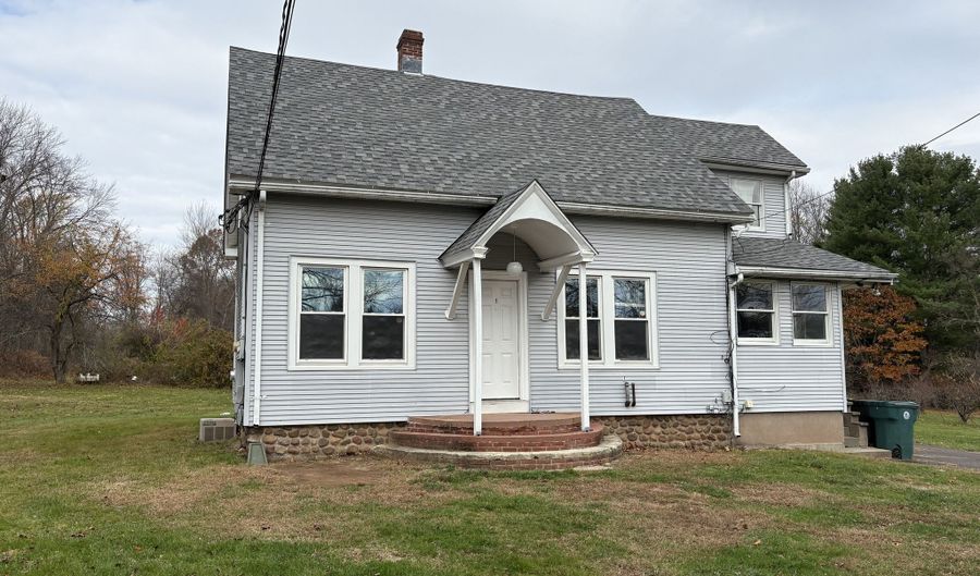 152 Blacks Rd 1st floor, Cheshire, CT 06410 - 2 Beds, 1 Bath