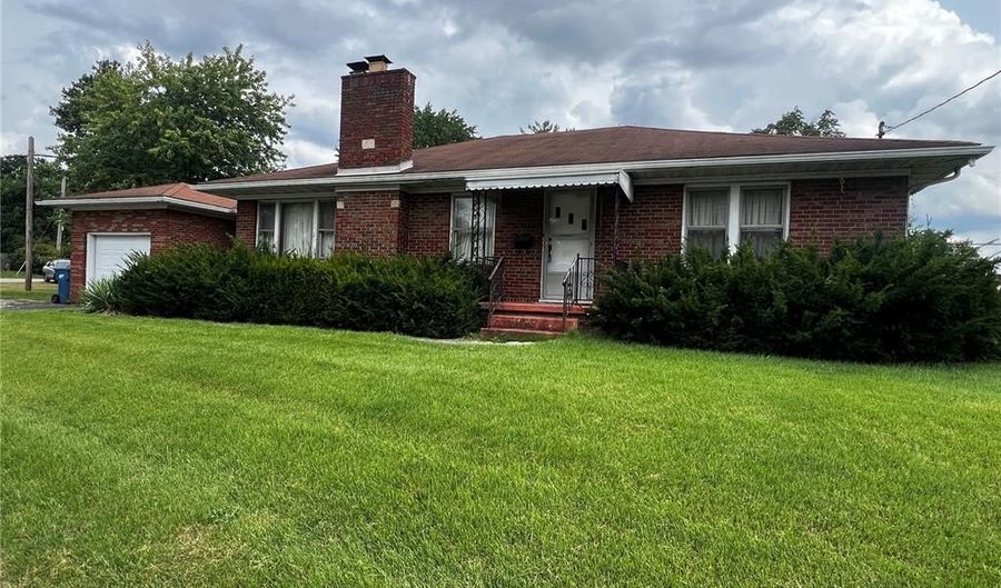 277 Herbert St, Alton, IL 62002 - 3 Beds, 2 Bath