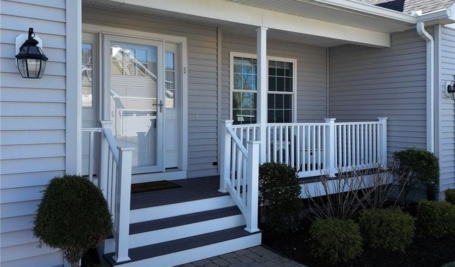 5 Thelma Ln 5, Middletown, RI 02842 - 2 Beds, 3 Bath
