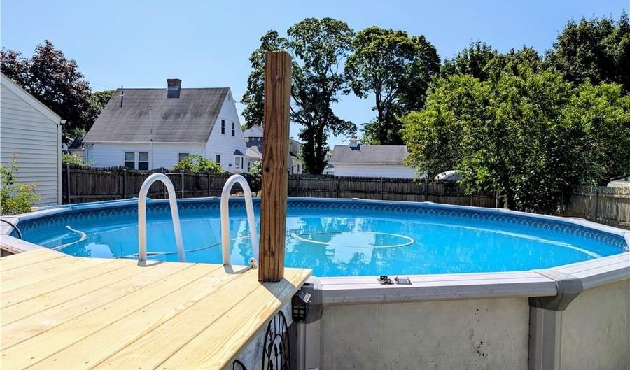 17 Stone Ave, Warwick, RI 02889 - 3 Beds, 3 Bath