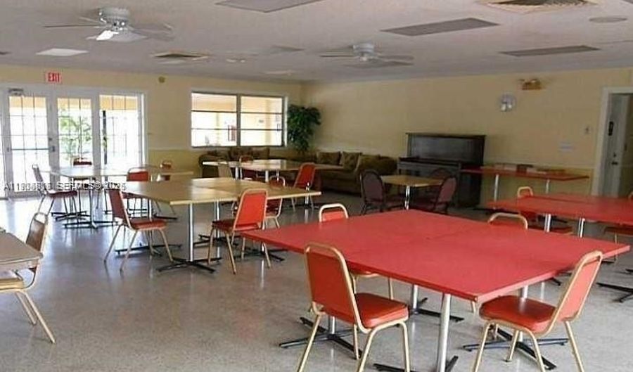 2800 NE 203rd St 10, Aventura, FL 33180 - 1 Beds, 1 Bath