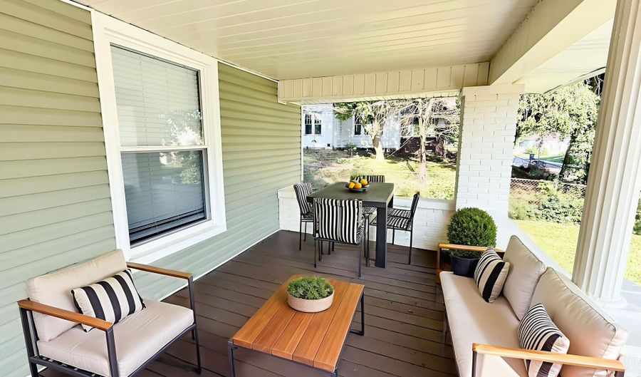 404 E Monroe St, Alexandria, IN 46001 - 3 Beds, 3 Bath