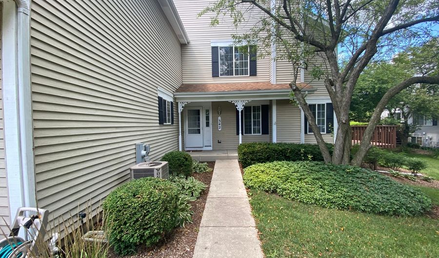 342 Sandhurst Ln 2, South Elgin, IL 60177 - 2 Beds, 2 Bath