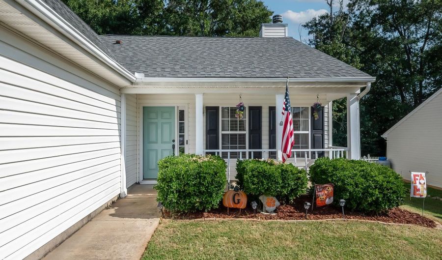 864 Thornbird Cir, Boiling Springs, SC 29316 - 3 Beds, 2 Bath