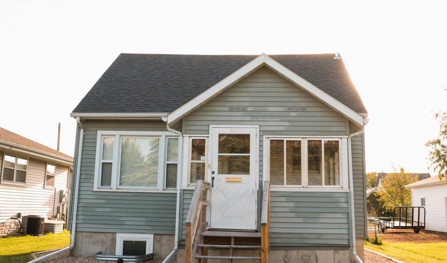 507 N 2nd St, Aberdeen, SD 57401 - 3 Beds, 1 Bath