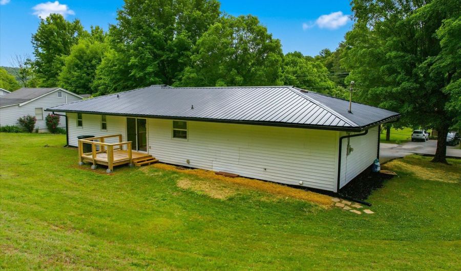 114 Alford St, Athens, TN 37303 - 3 Beds, 2 Bath