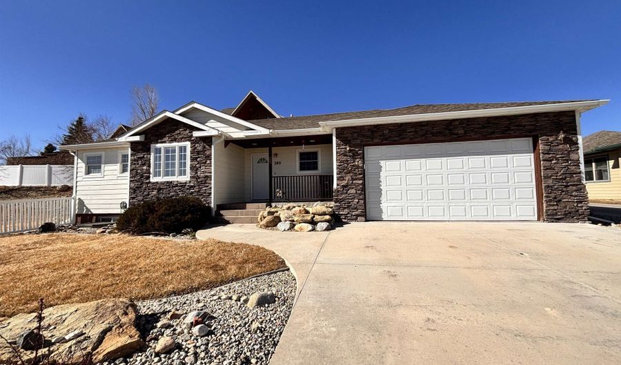 280 Juniper St, Buffalo, WY 82834 - 4 Beds, 4 Bath