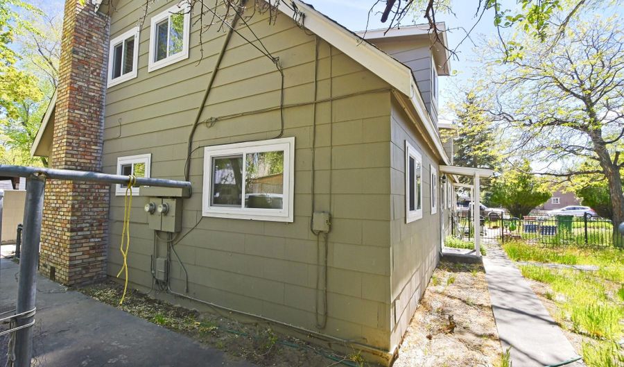 212 E Long St, Carson City, NV 89706 - 6 Beds, 3 Bath
