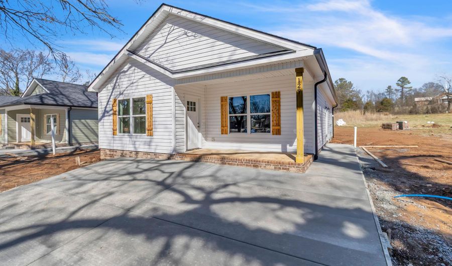 129 Lindon St, Benton, TN 37307 - 3 Beds, 2 Bath