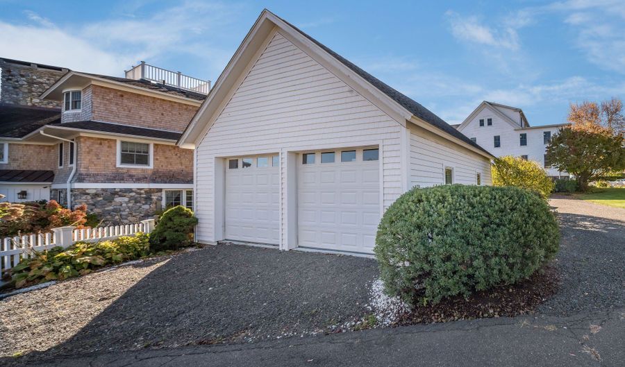 10 Island View Ave, Branford, CT 06405 - 6 Beds, 5 Bath