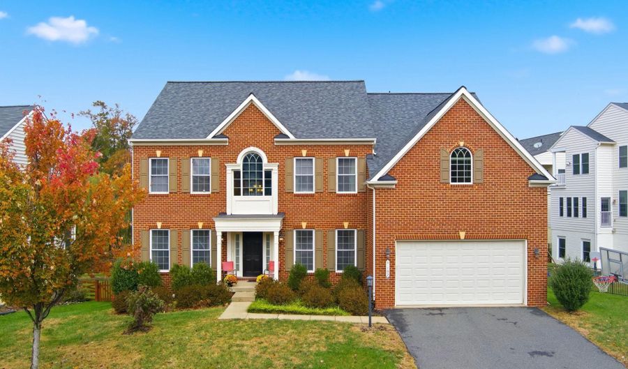 41992 HOLDER HILL Ct, Aldie, VA 20105 - 5 Beds, 5 Bath