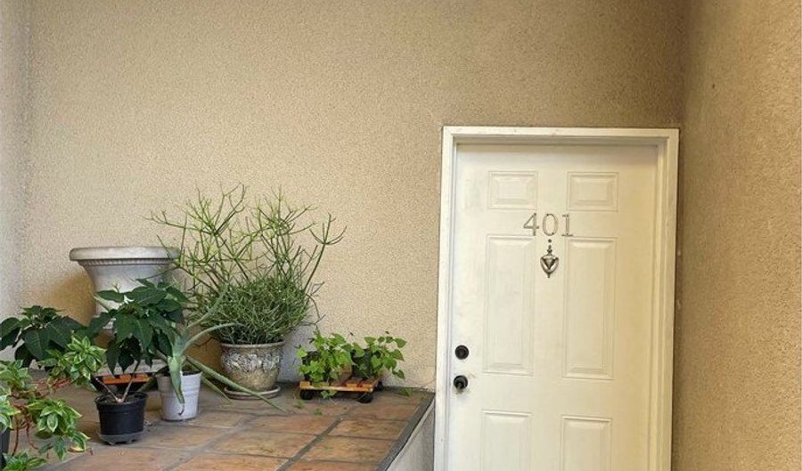 10626 Valley Spg, Los Angeles, CA 91602 - 2 Beds, 3 Bath