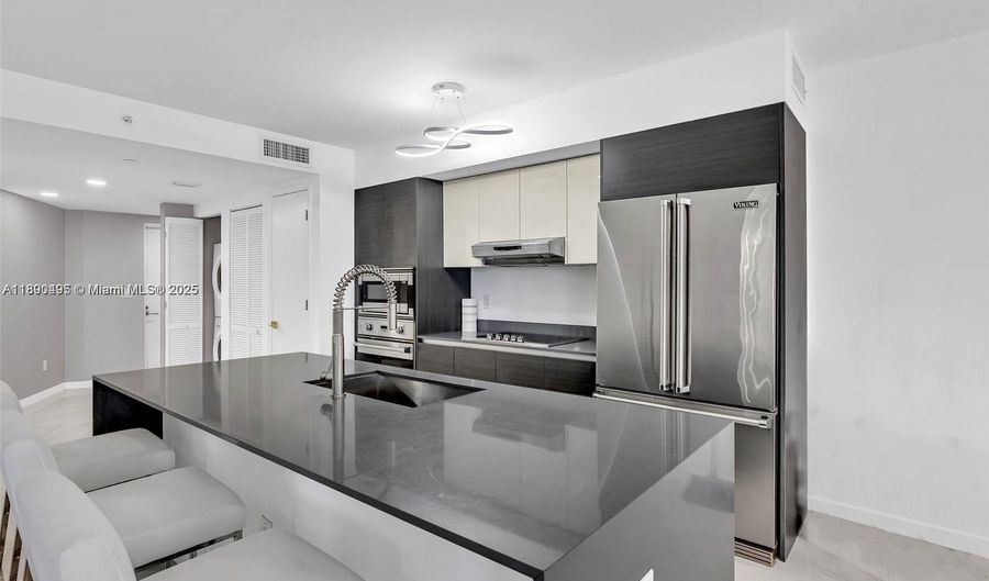 9821 E Bay Harbor Dr 302, Bay Harbor Islands, FL 33154 - 2 Beds, 2 Bath