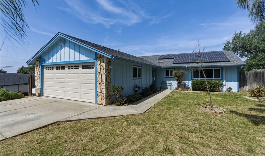 2251 S Stage Coach Ln, Fallbrook, CA 92028 - 3 Beds, 2 Bath