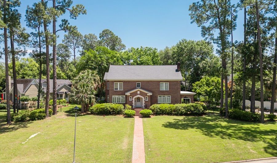 1233 Rawson Dr, Albany, GA 31701 - 5 Beds, 3 Bath