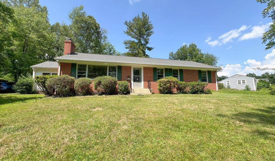 10001 WOODHILL Rd, Bethesda, MD 20817 - 3 Beds, 3 Bath