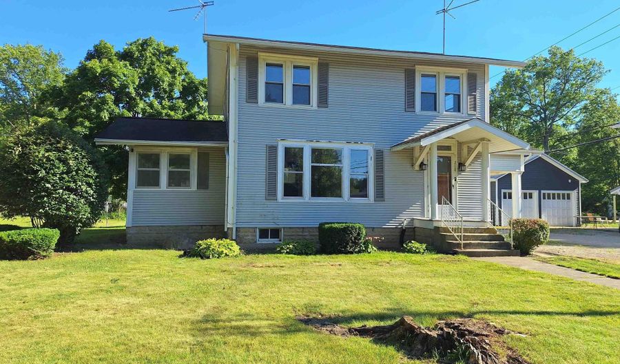 218 Dearborn St, Berne, IN 46711 - 3 Beds, 2 Bath