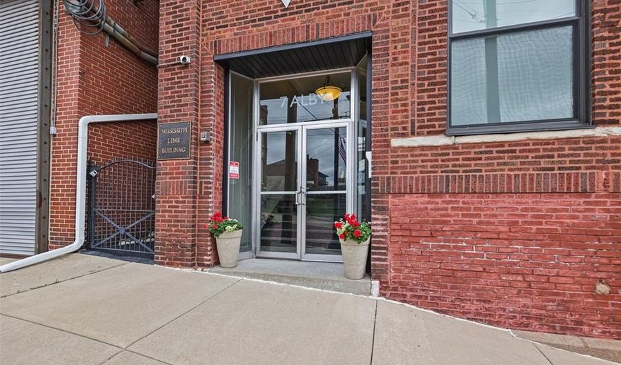 7 Alby St 9, Alton, IL 62002 - 2 Beds, 2 Bath
