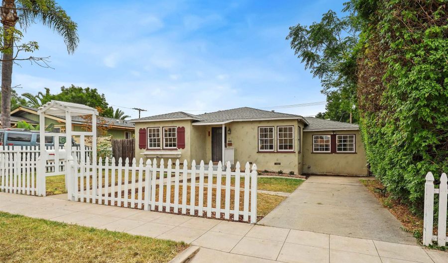 231 E 5Th Ave, Escondido, CA 92025 - 3 Beds, 2 Bath