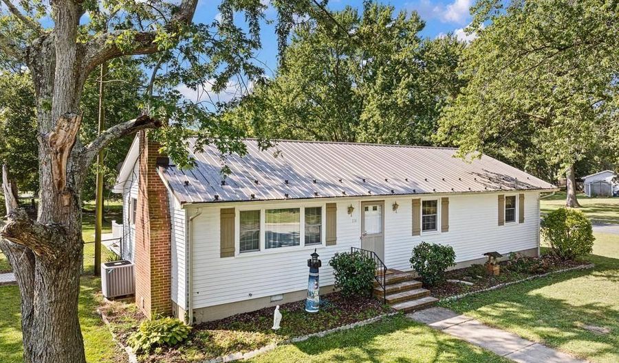 114 W North St, Felton, DE 19943 - 3 Beds, 1 Bath