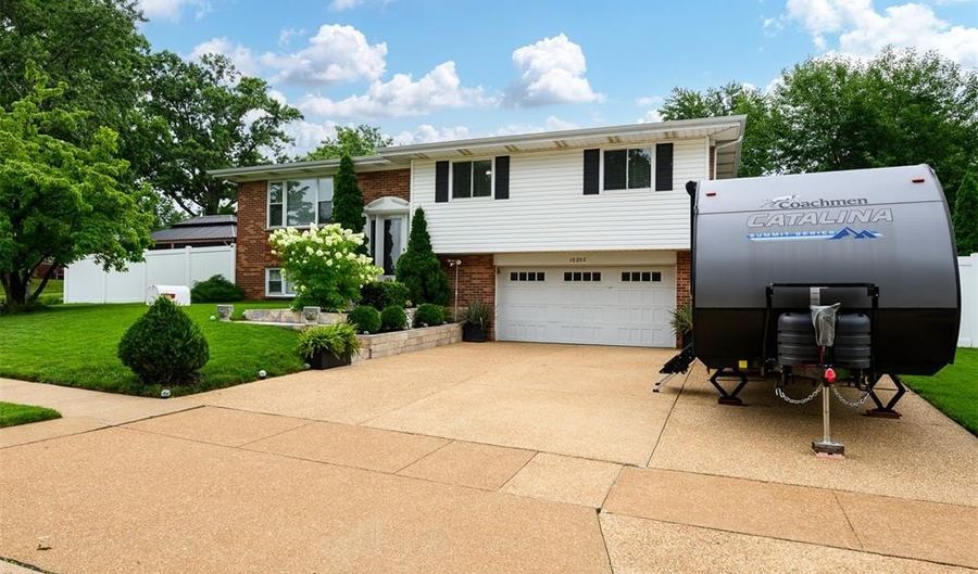 10202 Jubil Dr, Affton, MO 63123 - 3 Beds, 3 Bath