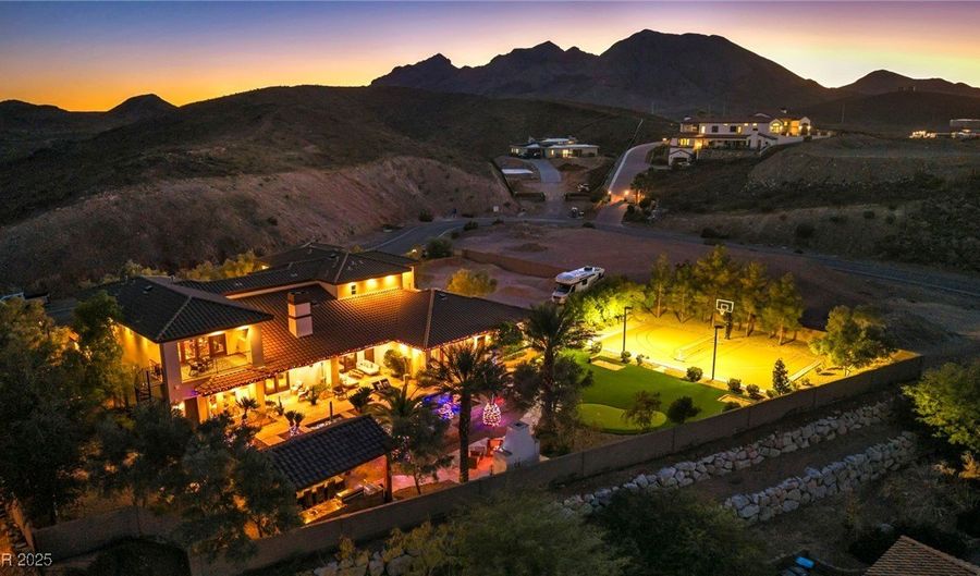 1158 Christian Rd, Henderson, NV 89002 - 5 Beds, 7 Bath