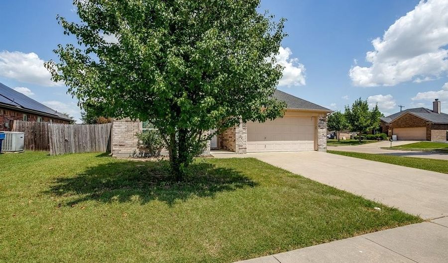 100 Pebble Creek Way, Alvarado, TX 76009 - 4 Beds, 2 Bath
