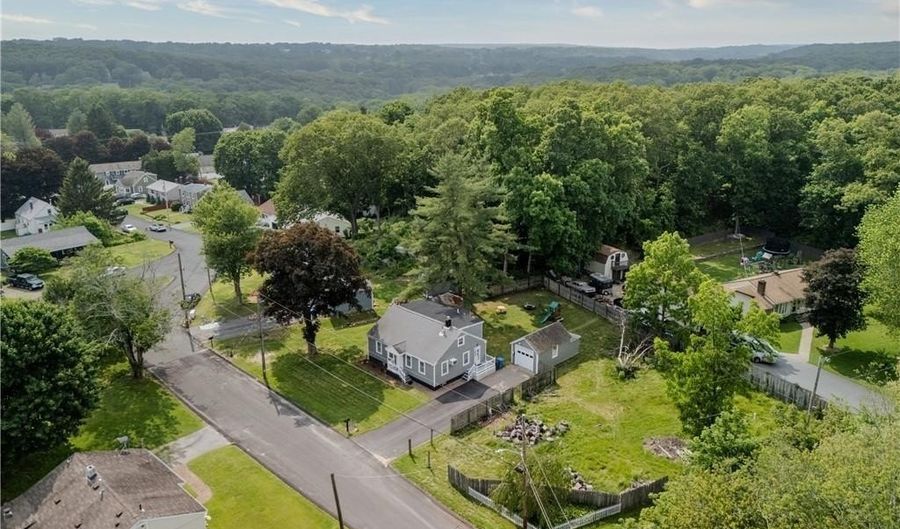 38 Anthony Dr, Cumberland, RI 02864 - 4 Beds, 2 Bath