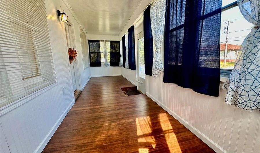 75 E Elm St, Alton, IL 62002 - 4 Beds, 2 Bath