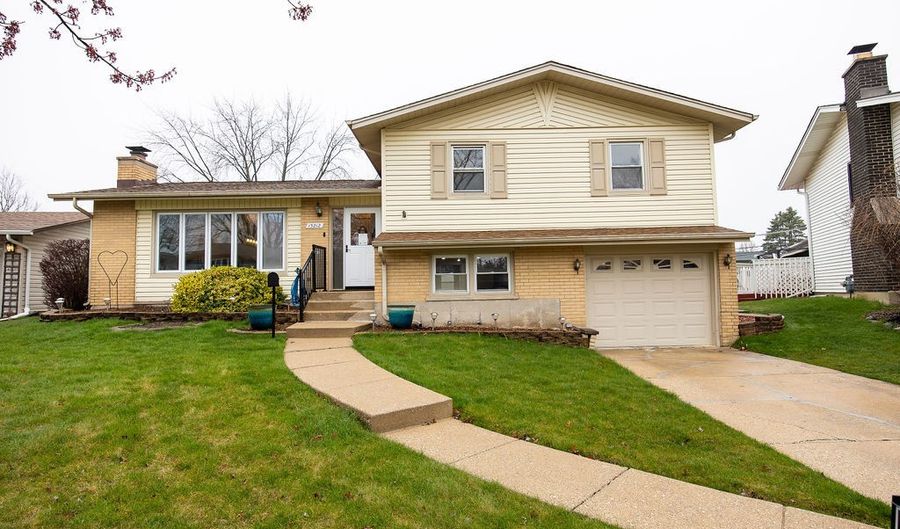 15212 Alameda Ave, Oak Forest, IL 60452 - 3 Beds, 2 Bath