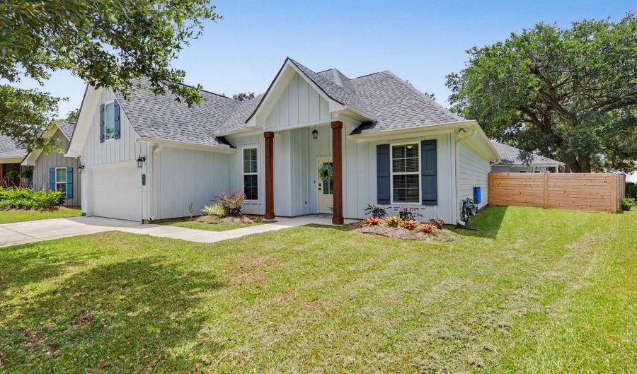605 Thomas Shields Blvd, Bay St. Louis, MS 39520 - 3 Beds, 2 Bath