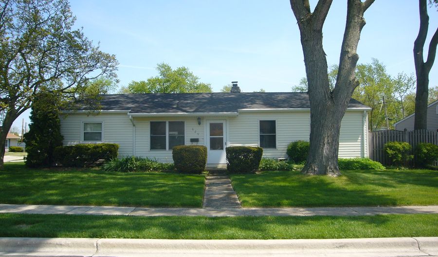 629 Glen Ave, Romeoville, IL 60446 - 3 Beds, 1 Bath