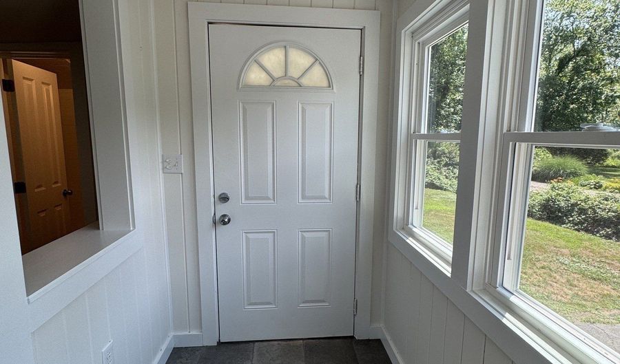 523 Leetes Island Rd, Branford, CT 06405 - 2 Beds, 1 Bath