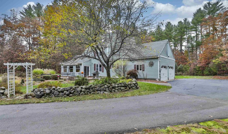 46 Oak Hill Rd, Brookline, NH 03033 - 3 Beds, 2 Bath