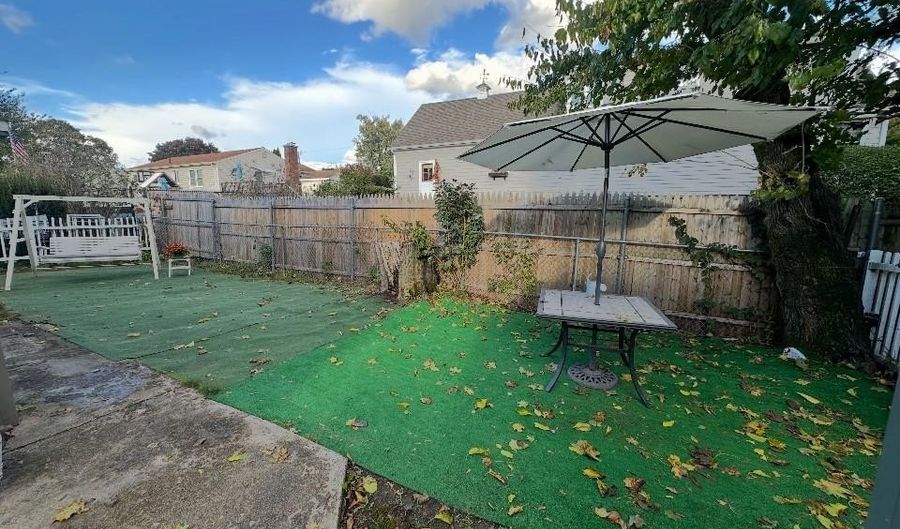 11 Glen St, North Providence, RI 02911 - 3 Beds, 2 Bath