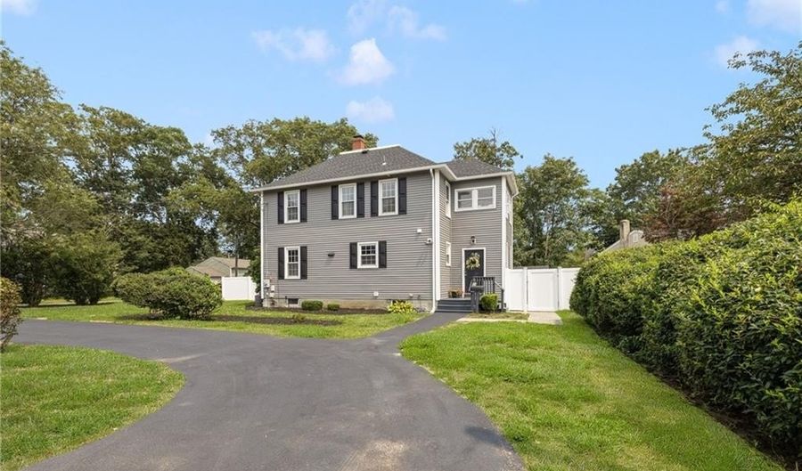 6 LARKSPUR Rd, Warwick, RI 02886 - 4 Beds, 2 Bath