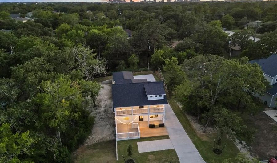 1104 Berkeley St, College Station, TX 77840 - 4 Beds, 5 Bath
