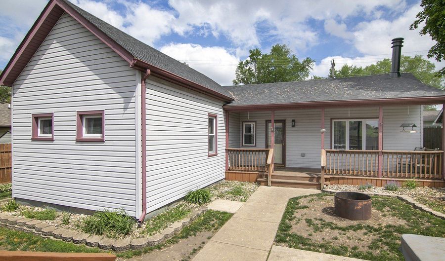 205 W 5th St, Aroma Park, IL 60910 - 2 Beds, 1 Bath