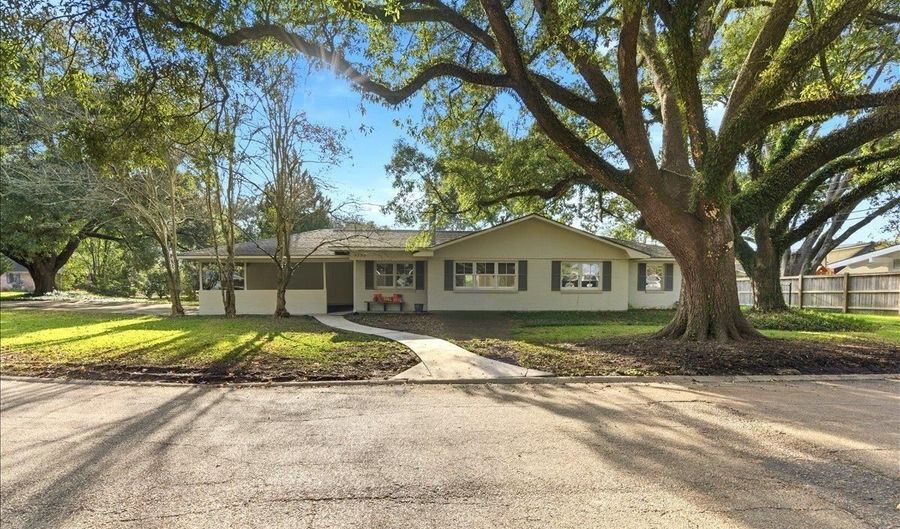 5550 Berkshire Ave, Baton Rouge, LA 70806 - 3 Beds, 2 Bath