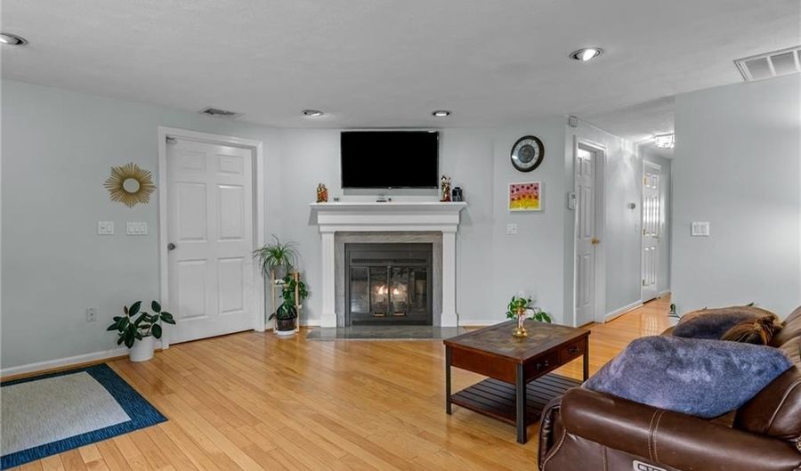 44 Knoll Pl D, North Providence, RI 02904 - 2 Beds, 2 Bath