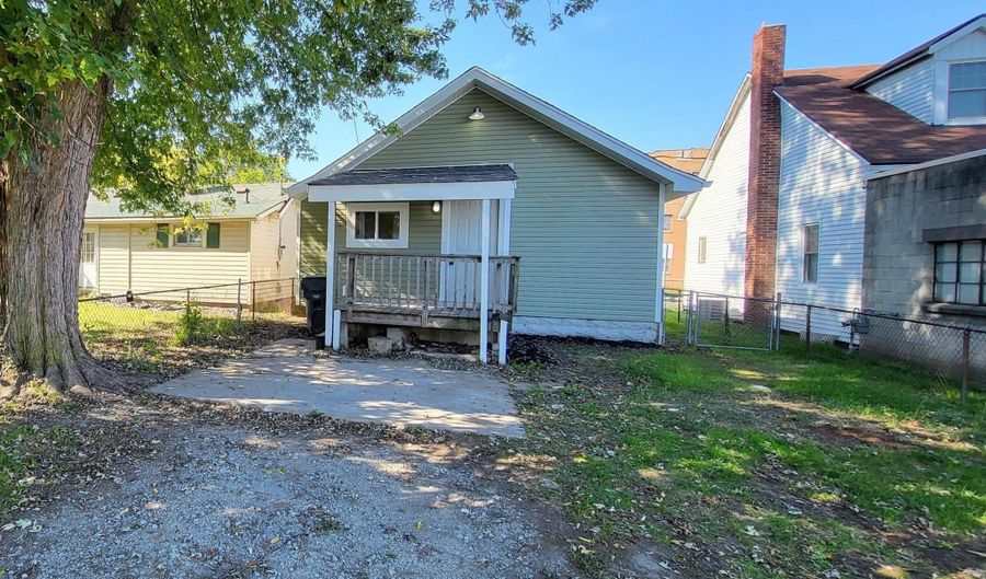 2462 Main St, Anderson, IN 46016 - 3 Beds, 1 Bath