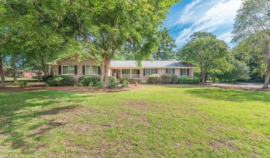 247 Wannamaker Dr, Barnwell, SC 29812 - 4 Beds, 3 Bath