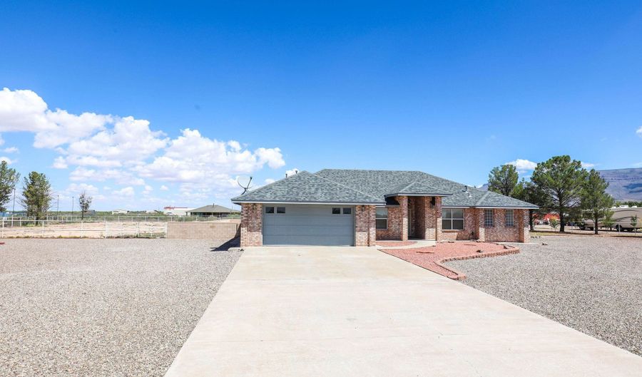 40 Meadowland Rd, Alamogordo, NM 88310 - 4 Beds, 2 Bath