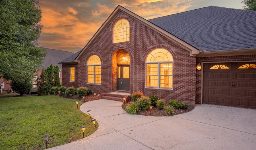 9237 Leaf Brook Ln, Apison, TN 37302 - 4 Beds, 4 Bath