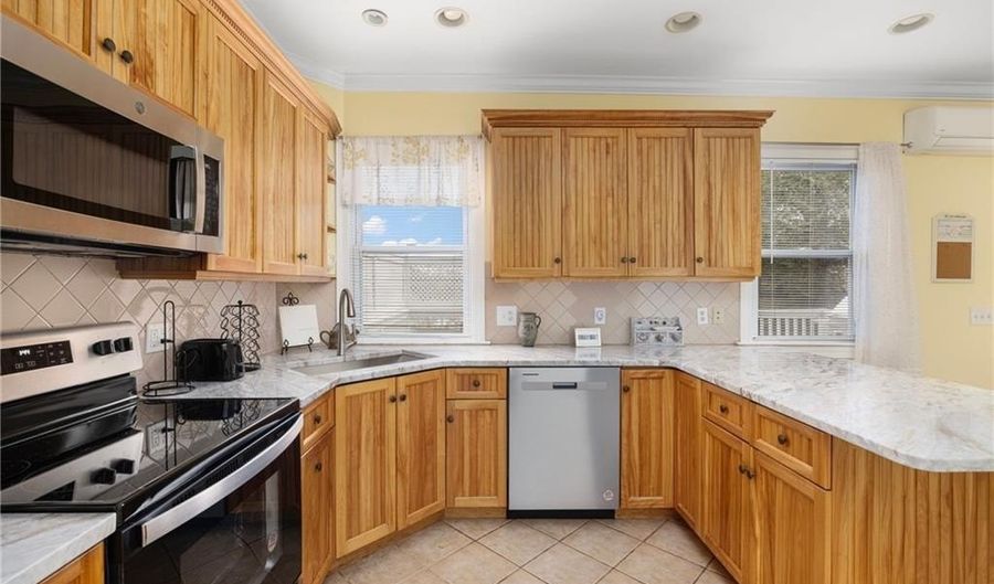 23 Vernon Ave 1, Newport, RI 02840 - 2 Beds, 2 Bath