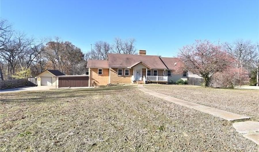 319 SE Robin Ave, Bartlesville, OK 74006 - 5 Beds, 5 Bath