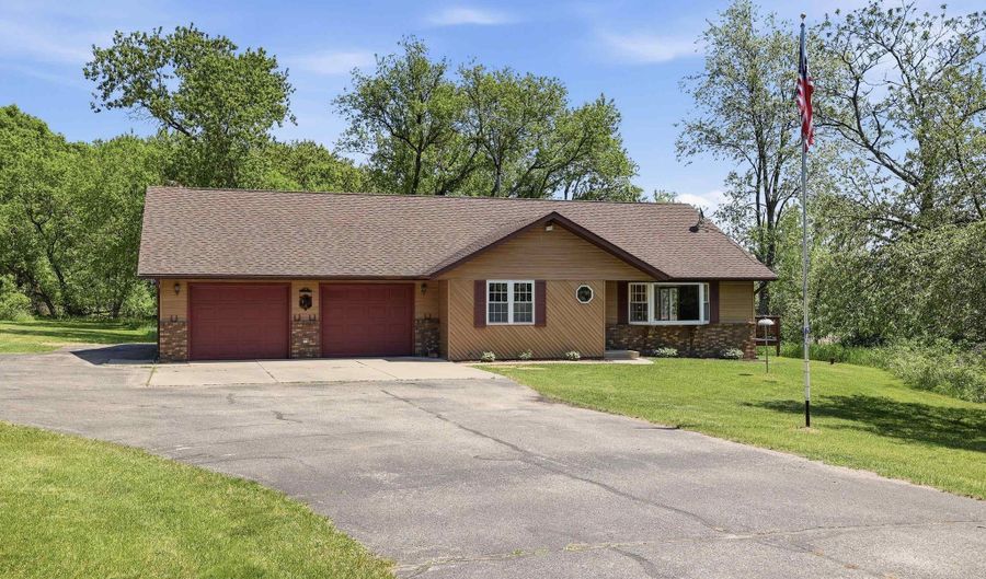 1957 COUNTY ROAD T N, Amherst Junction, WI 54407 - 3 Beds, 3 Bath